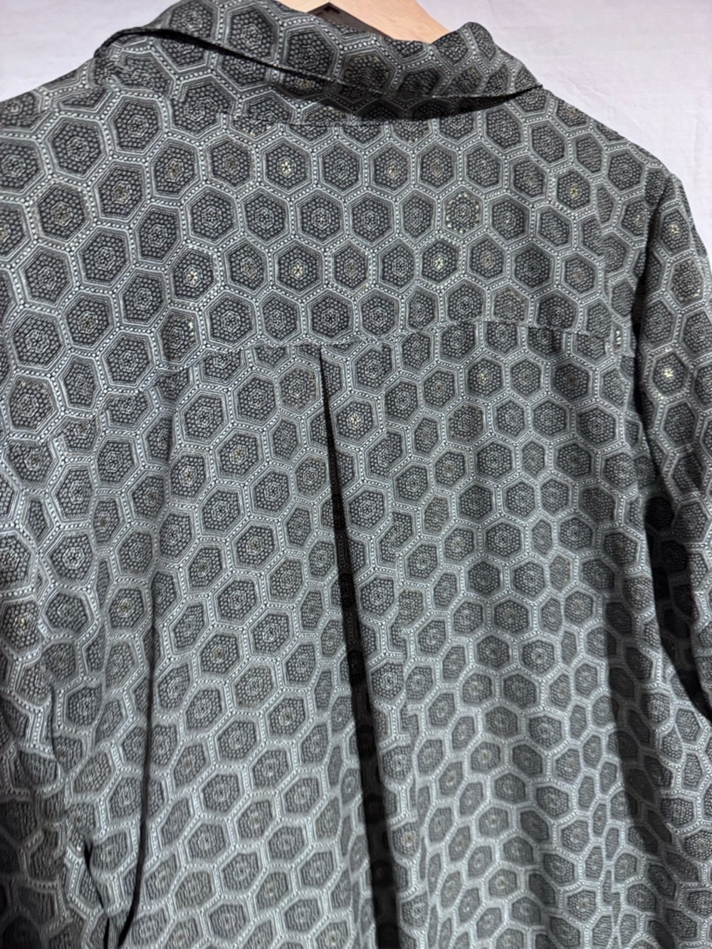 ivy jane geometric with gold long ruffle tie button down blouse Size Large - Picture 7 of 9